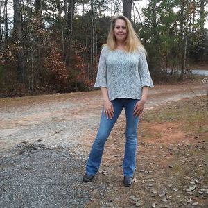 Meet your Posher, Debbie